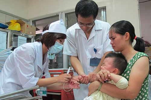 Nhanh chóng xử lý khi trẻ nuốt nhẩm Hóa Chất